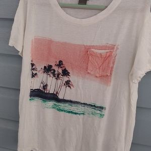 Graphic tshirt size small